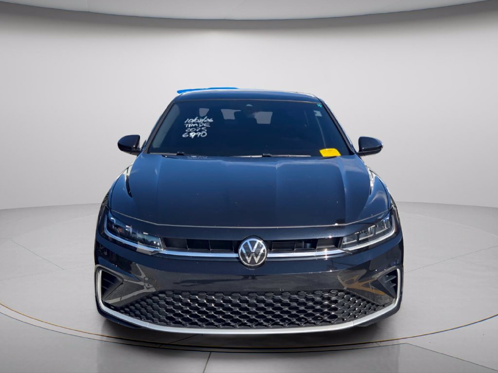 Certified 2025 Volkswagen Jetta 1.5T SE Sedan