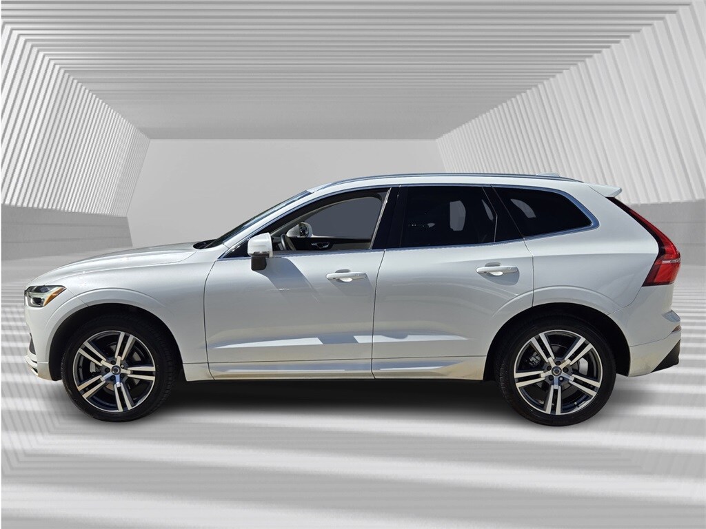 2020 Volvo XC60 T5 Momentum photo 3