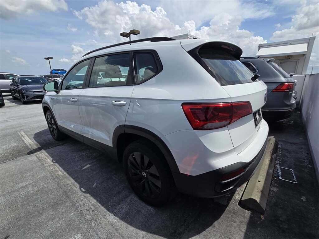 2022 Volkswagen Taos S photo 3