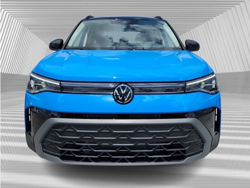 2025 Volkswagen Taos SE photo 3