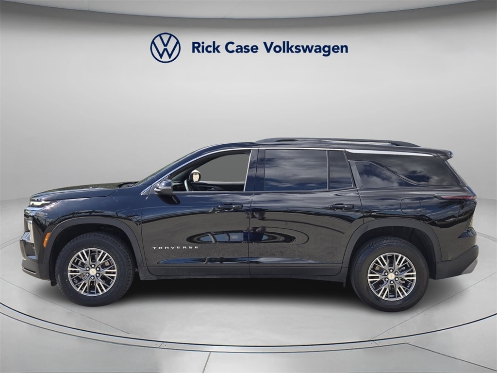 Used 2025 Chevrolet Traverse LT SUV