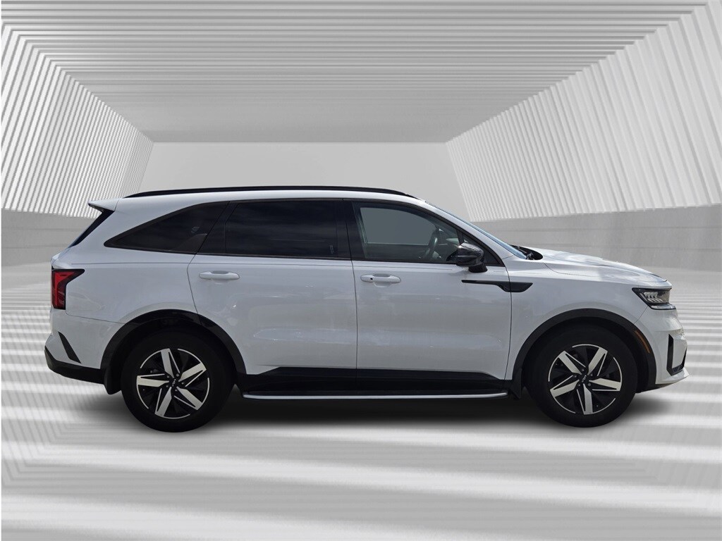 2022 Kia Sorento S photo 3