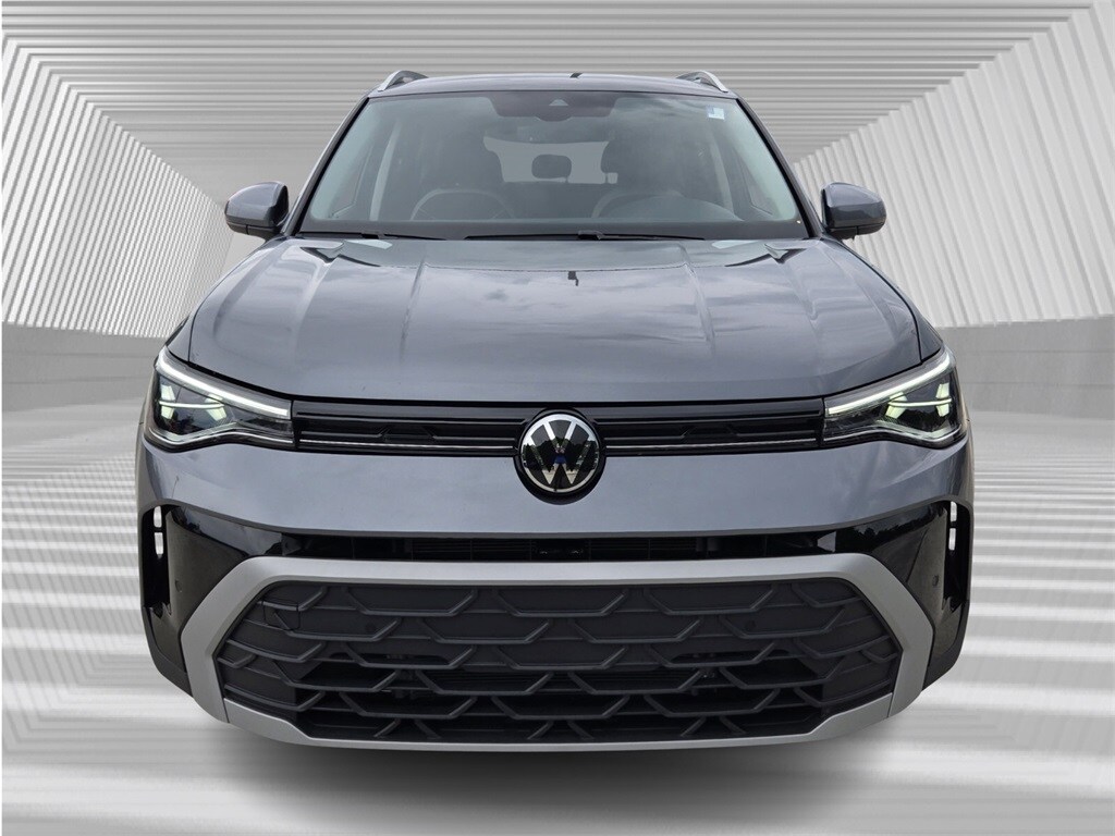 2025 Volkswagen Taos SE photo 3