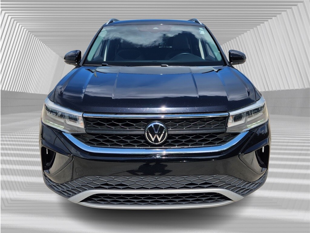 2023 Volkswagen Taos SE photo 4
