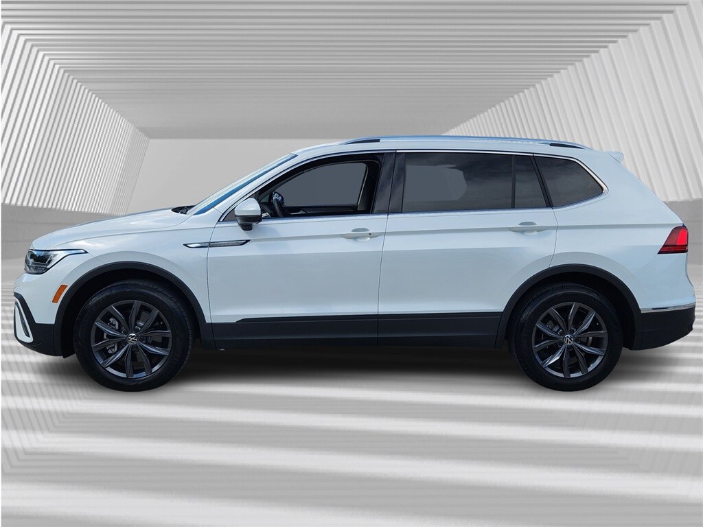 2023 Volkswagen Tiguan SE photo 3