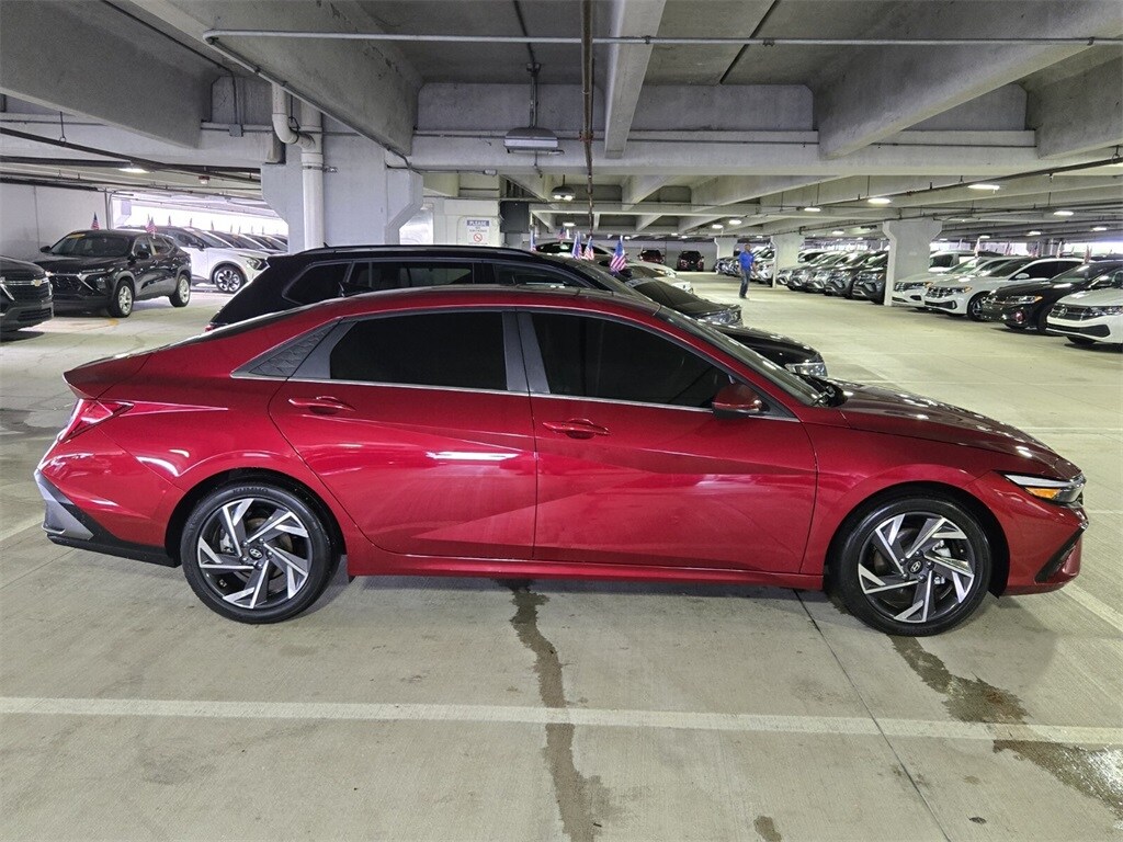 2024 Hyundai Elantra SEL Convenience photo 4