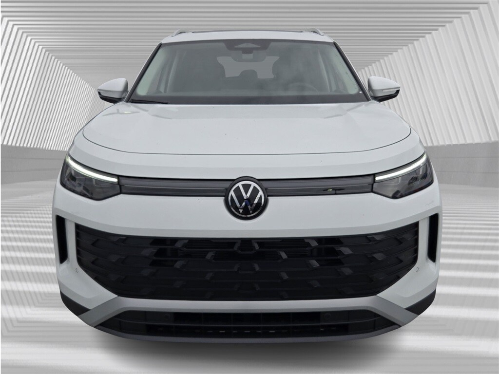 2025 Volkswagen Tiguan SE photo 2