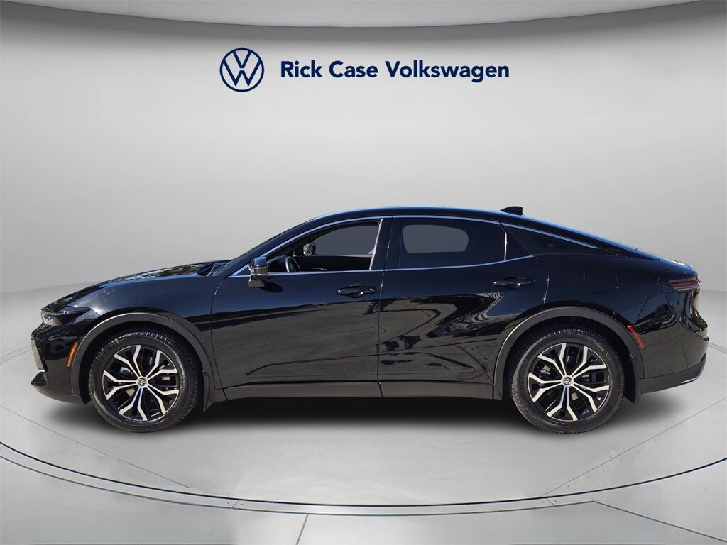 2023 Toyota Crown XLE photo 3