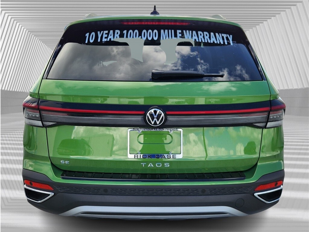 2025 Volkswagen Taos SE photo 3