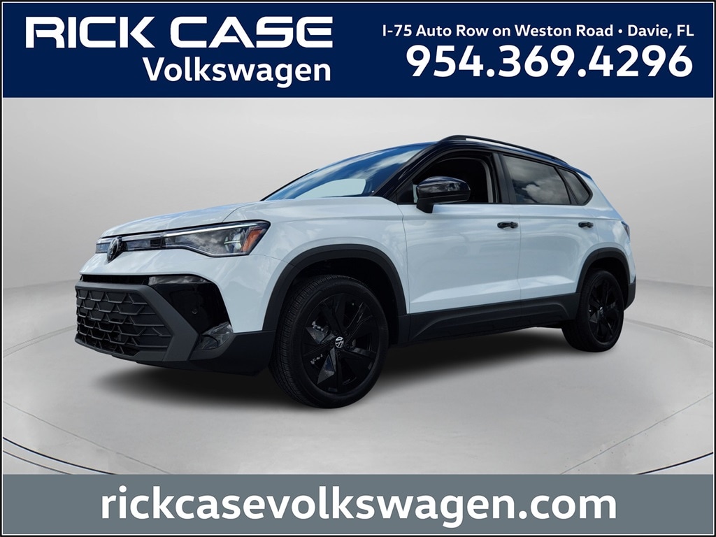 2025 Volkswagen Taos SE Black's photo