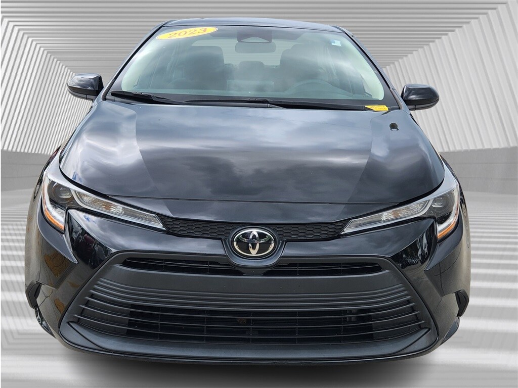 2023 Toyota Corolla LE photo 3