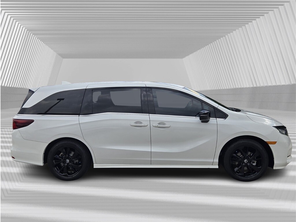 2023 Honda Odyssey Sport photo 2