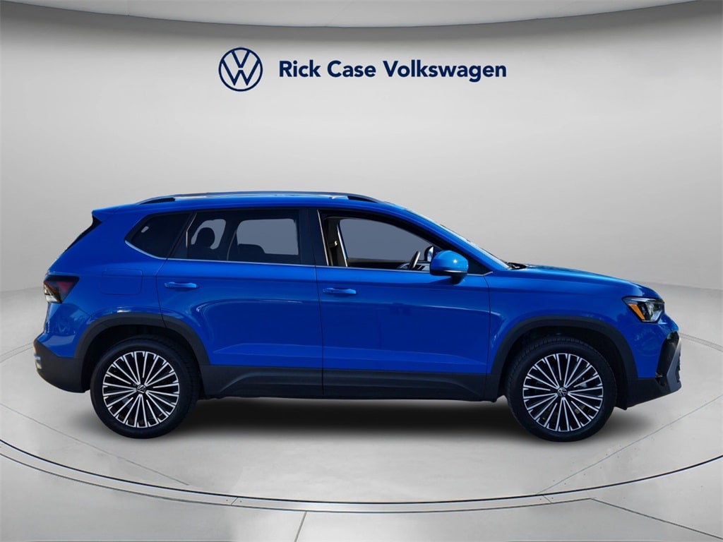 New 2025 Volkswagen Taos 1.5T SE SUV
