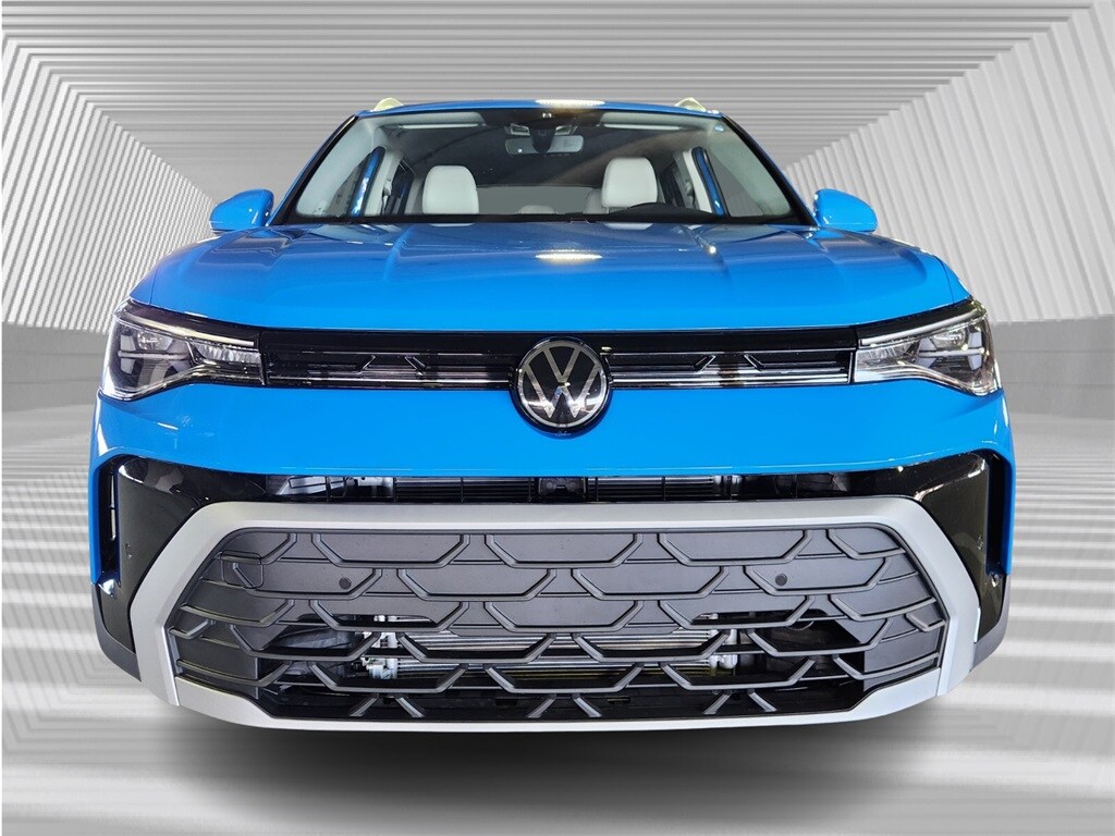 2025 Volkswagen Taos SE photo 3