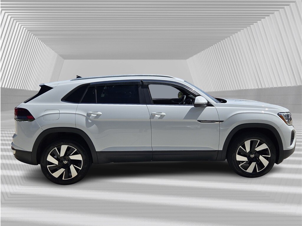2024 Volkswagen Atlas Cross Sport SE Technology photo 2