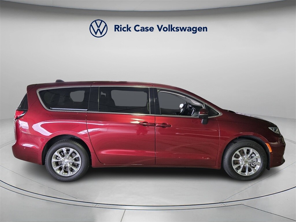 Used 2023 Chrysler Pacifica Touring L Van Passenger Van