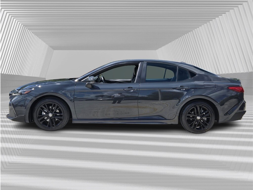 2025 Toyota Camry SE photo 3