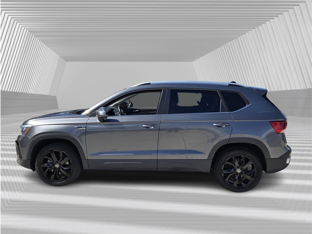 2022 Volkswagen Taos SE photo 2