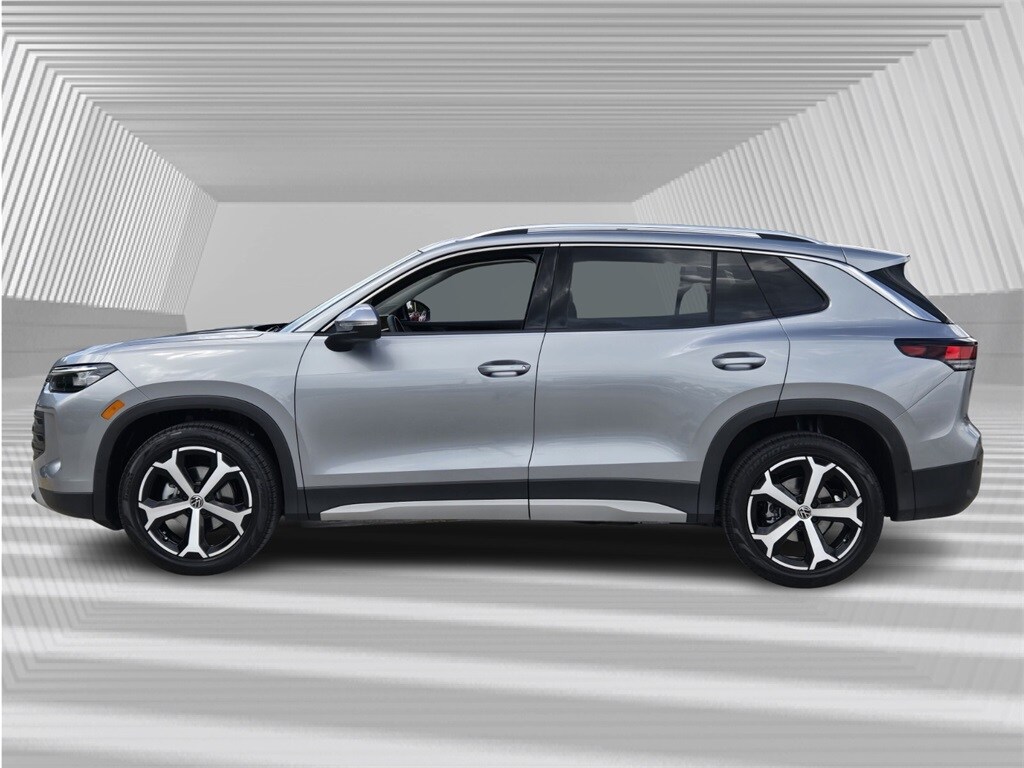 2025 Volkswagen Tiguan SE photo 3