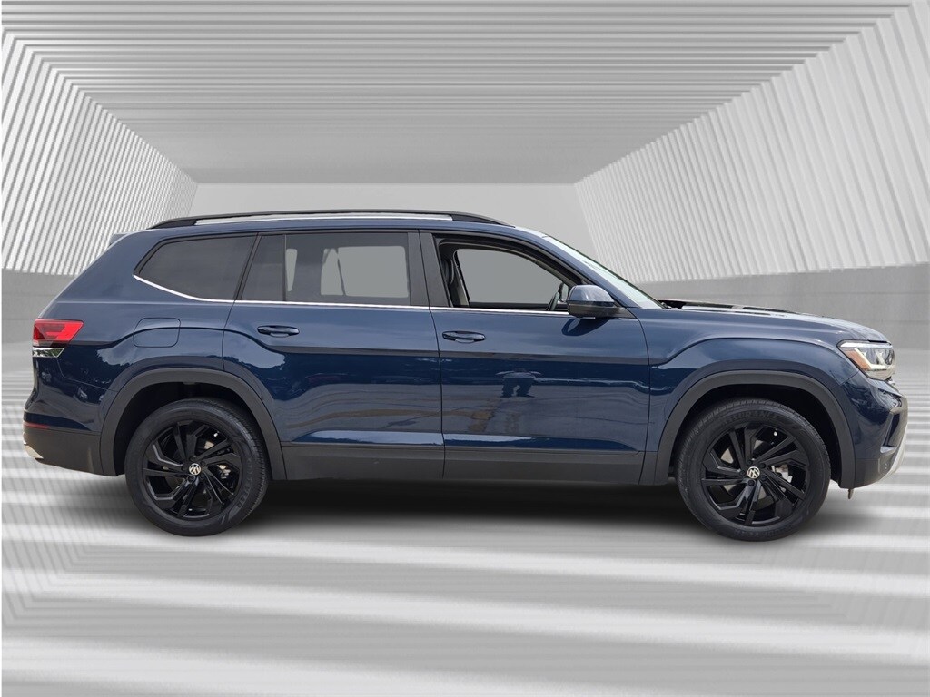 2022 Volkswagen Atlas SE Technology photo 2