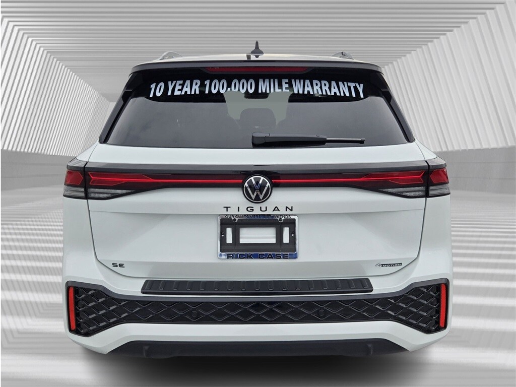 2026 Volkswagen Tiguan SE R-Line Black photo 3