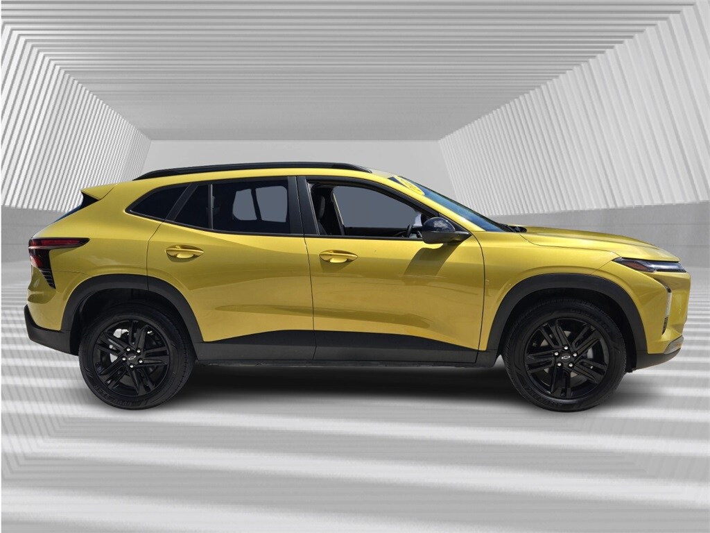 2025 Chevrolet Trax ACTIV photo 2