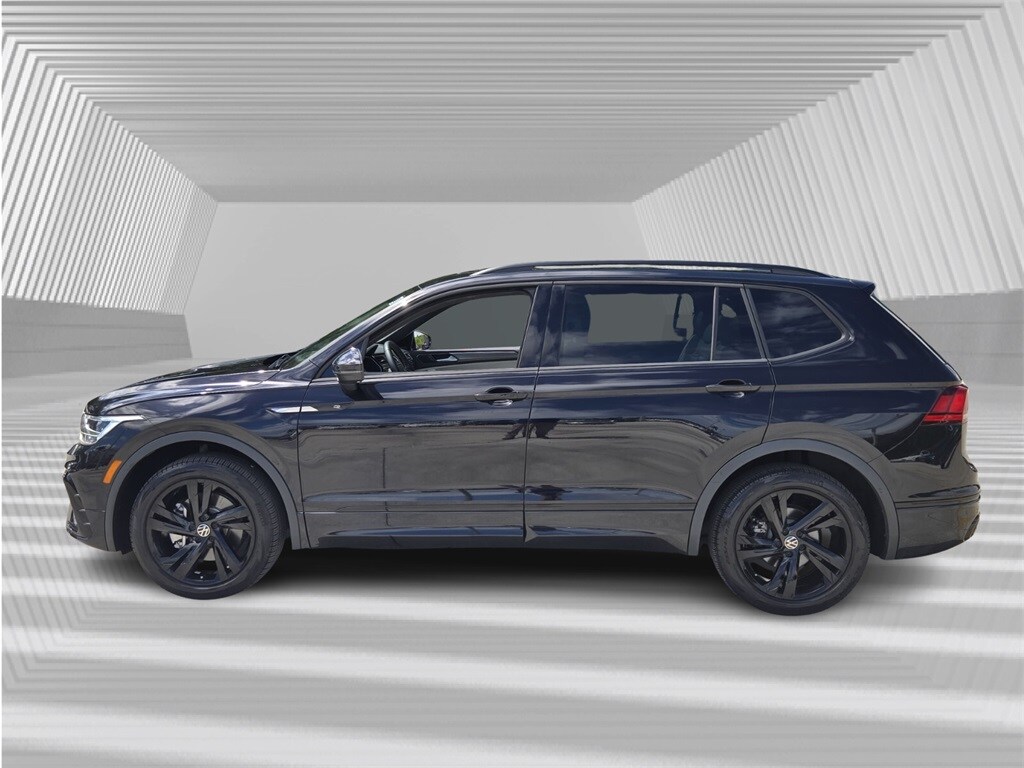 2023 Volkswagen Tiguan SE R-Line Black photo 3