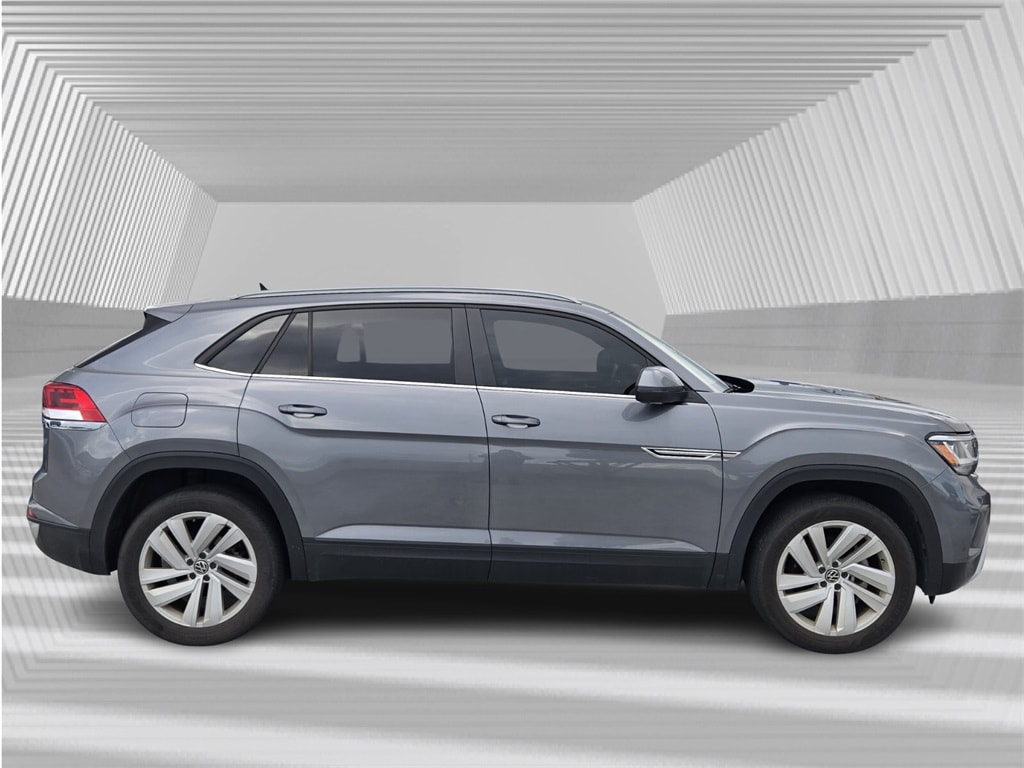 2022 Volkswagen Atlas Cross Sport V6 SE Technology photo 2