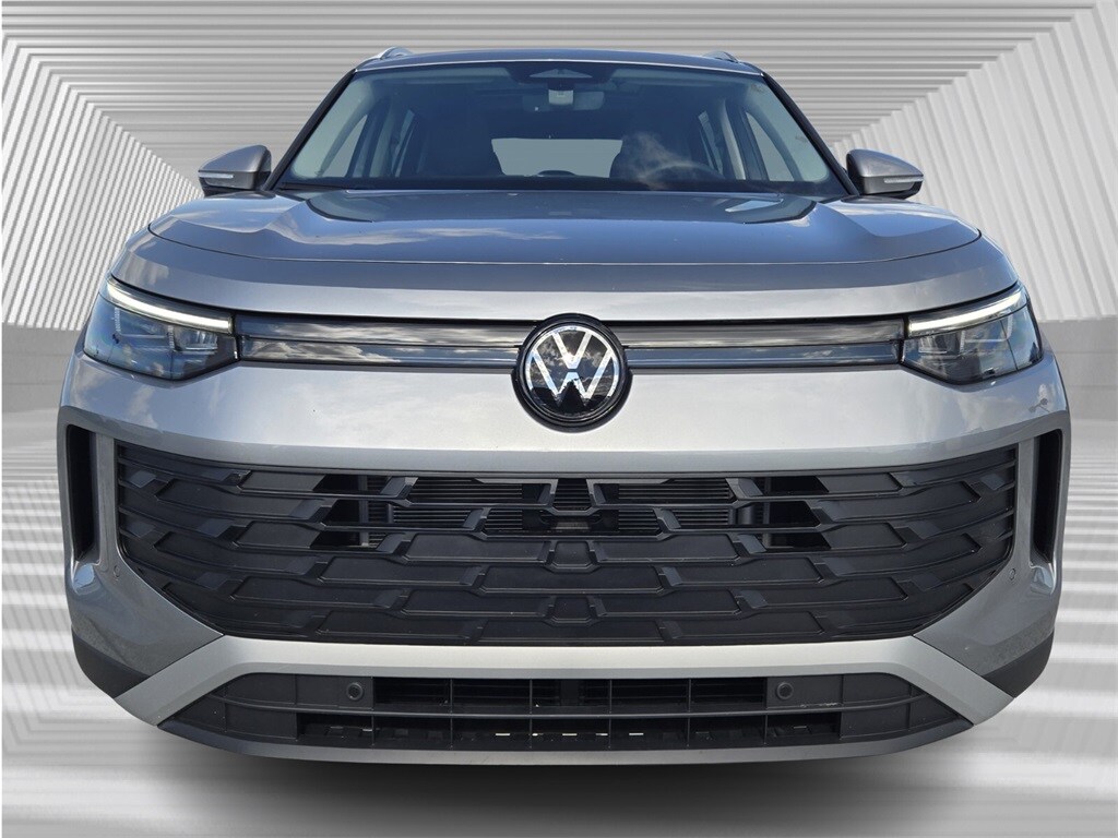 2025 Volkswagen Tiguan SE photo 3