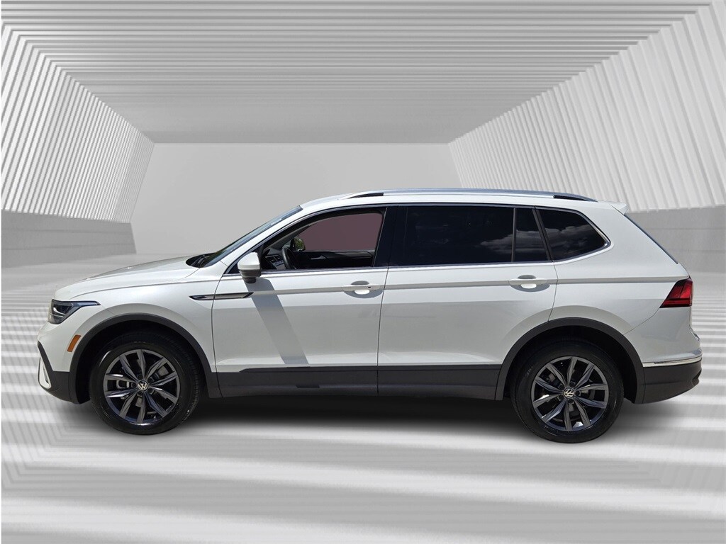 2023 Volkswagen Tiguan SE photo 2