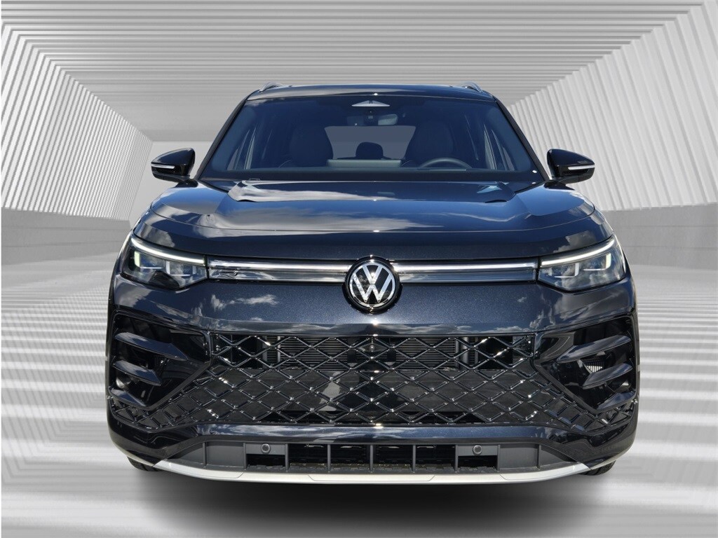 2026 Volkswagen Tiguan SEL R-Line photo 3