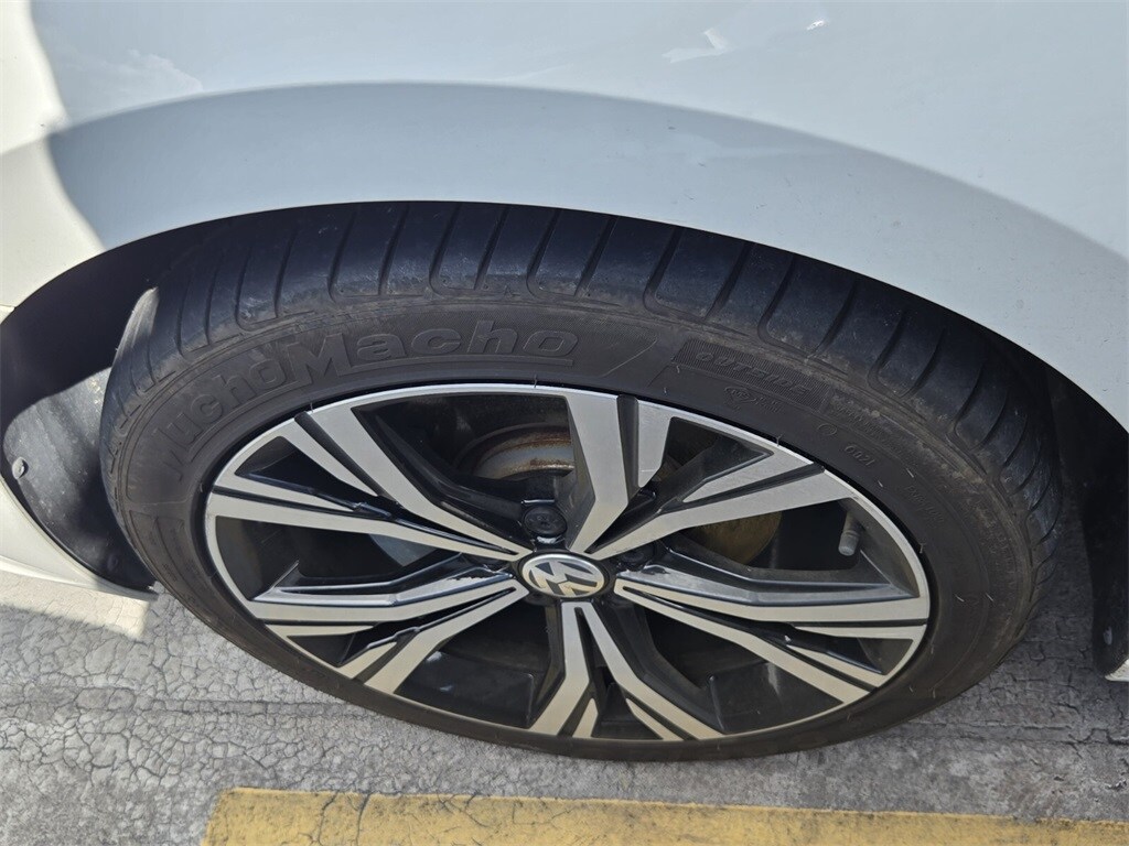 2022 Volkswagen Passat 2.0T SE photo 2
