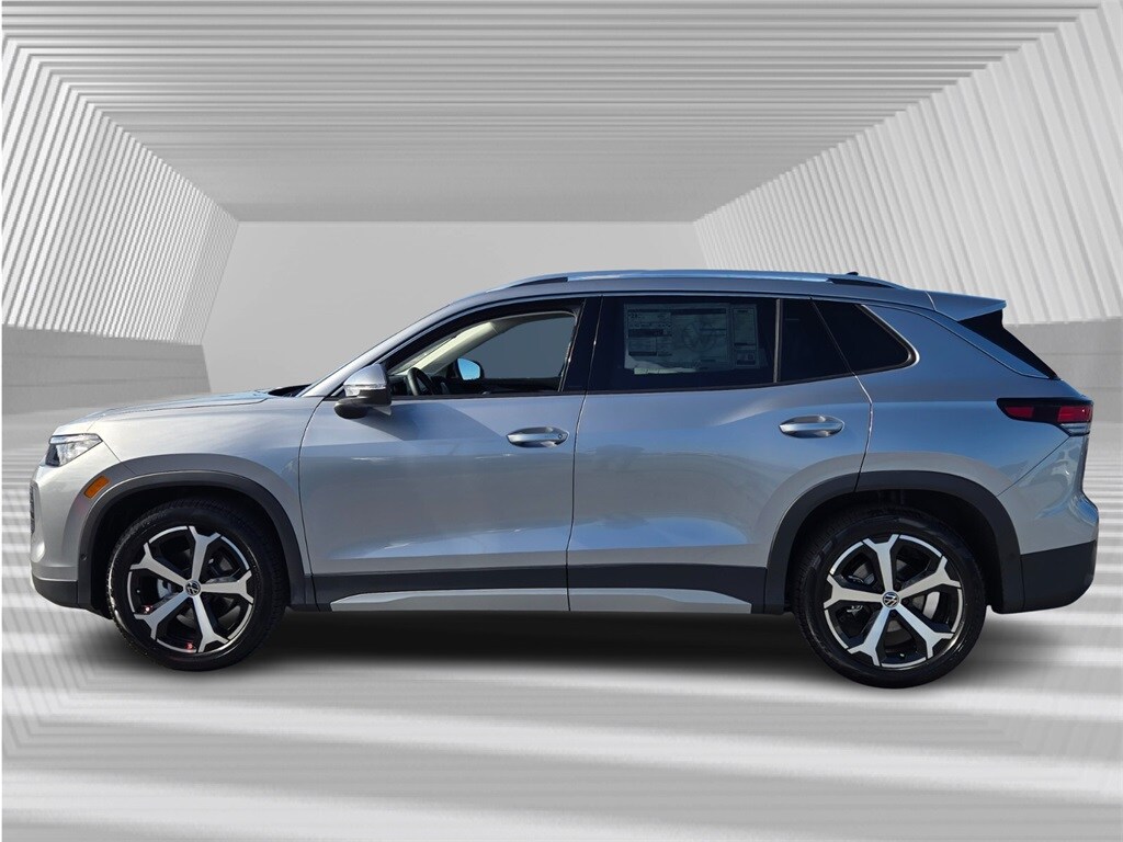 2026 Volkswagen Tiguan SE photo 2