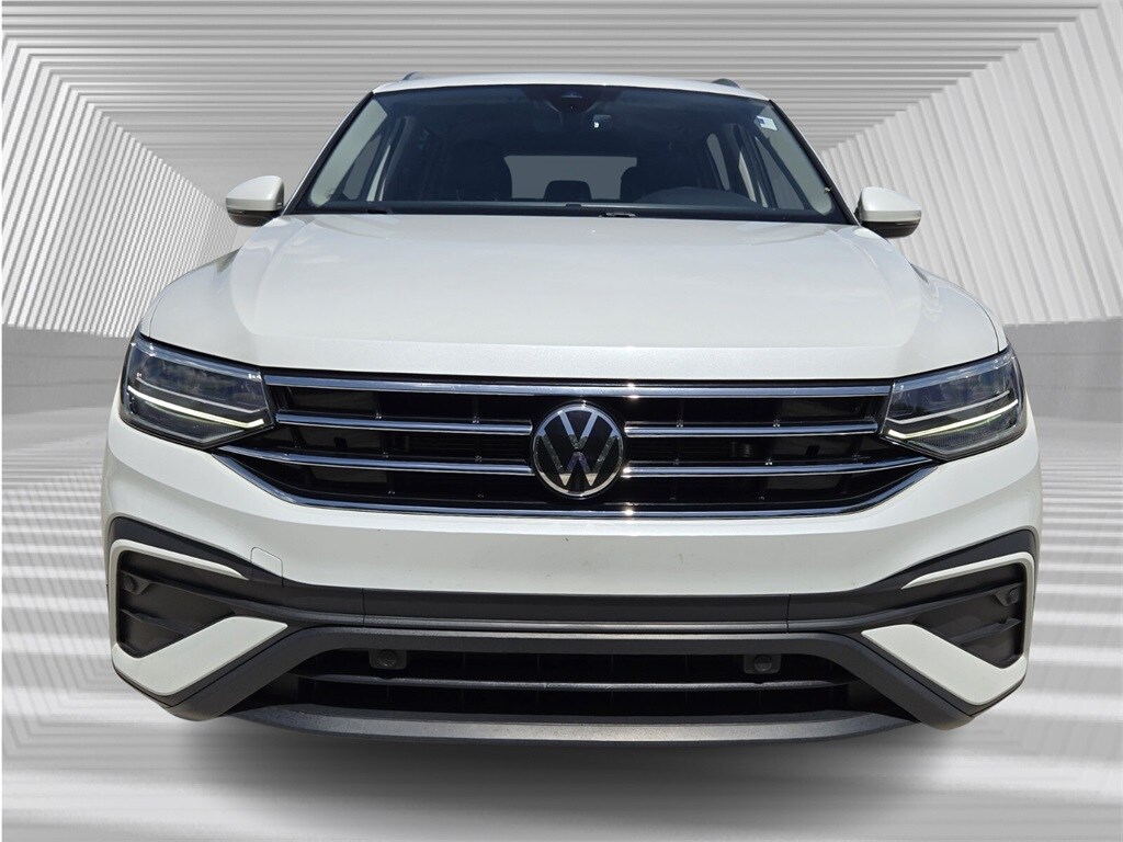 2023 Volkswagen Tiguan SE photo 3