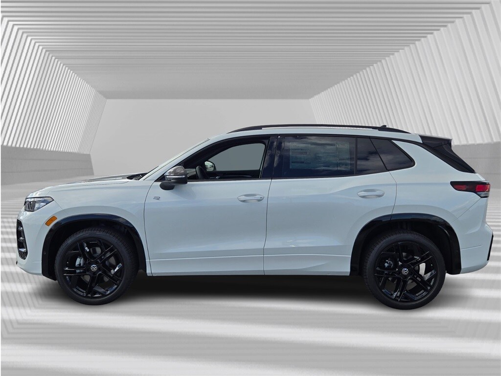 2026 Volkswagen Tiguan SE R-Line Black photo 2