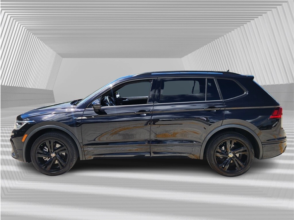 2023 Volkswagen Tiguan SE R-Line Black photo 2