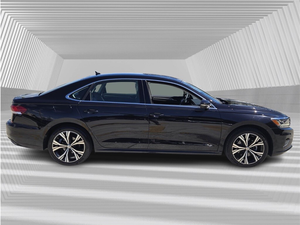 2022 Volkswagen Passat 2.0T SE photo 2
