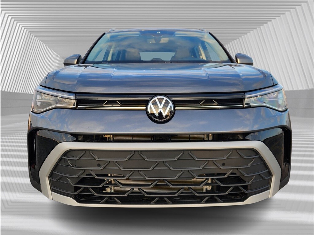 2025 Volkswagen Taos SE photo 3
