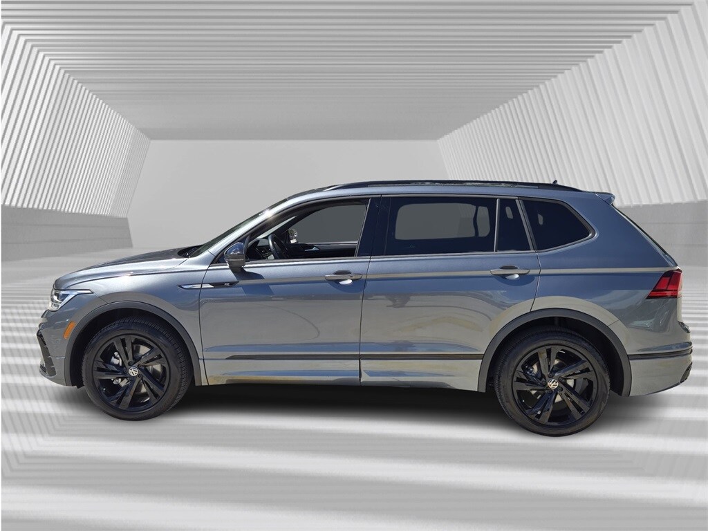 2023 Volkswagen Tiguan SE R-Line Black photo 2