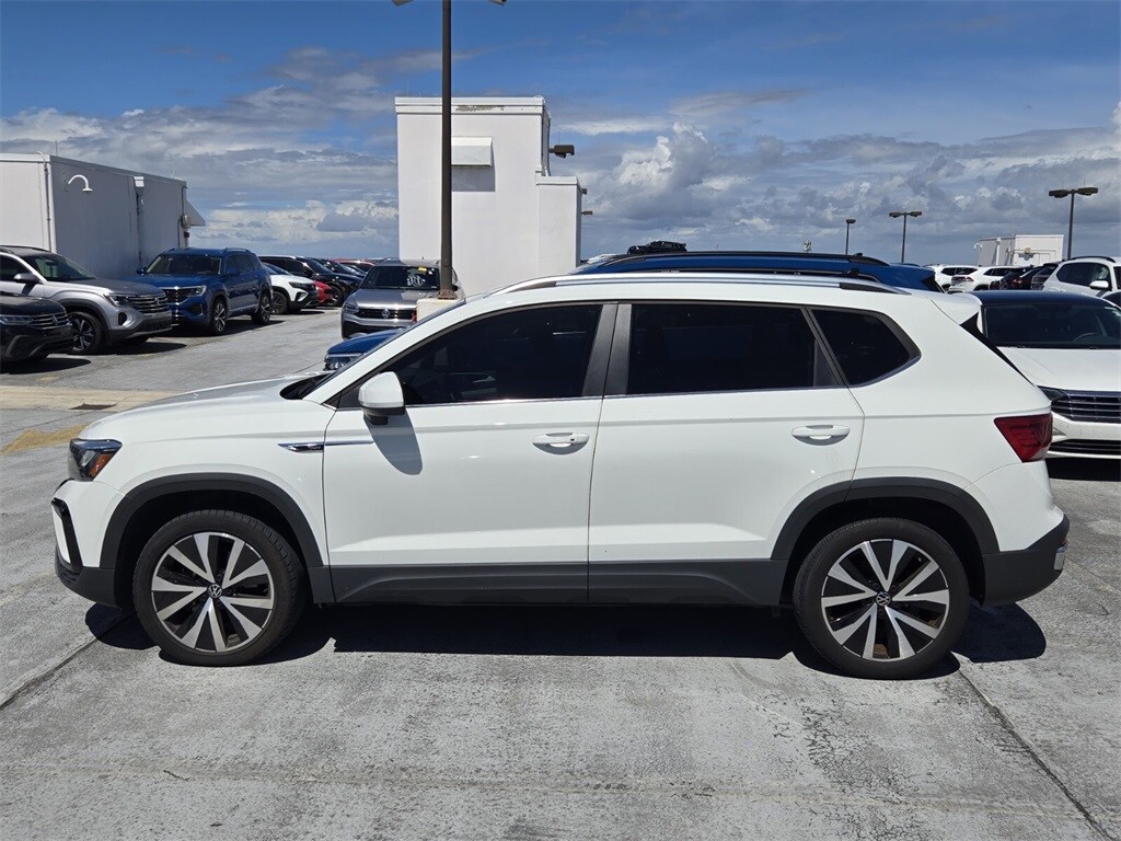 2022 Volkswagen Taos SE photo 3