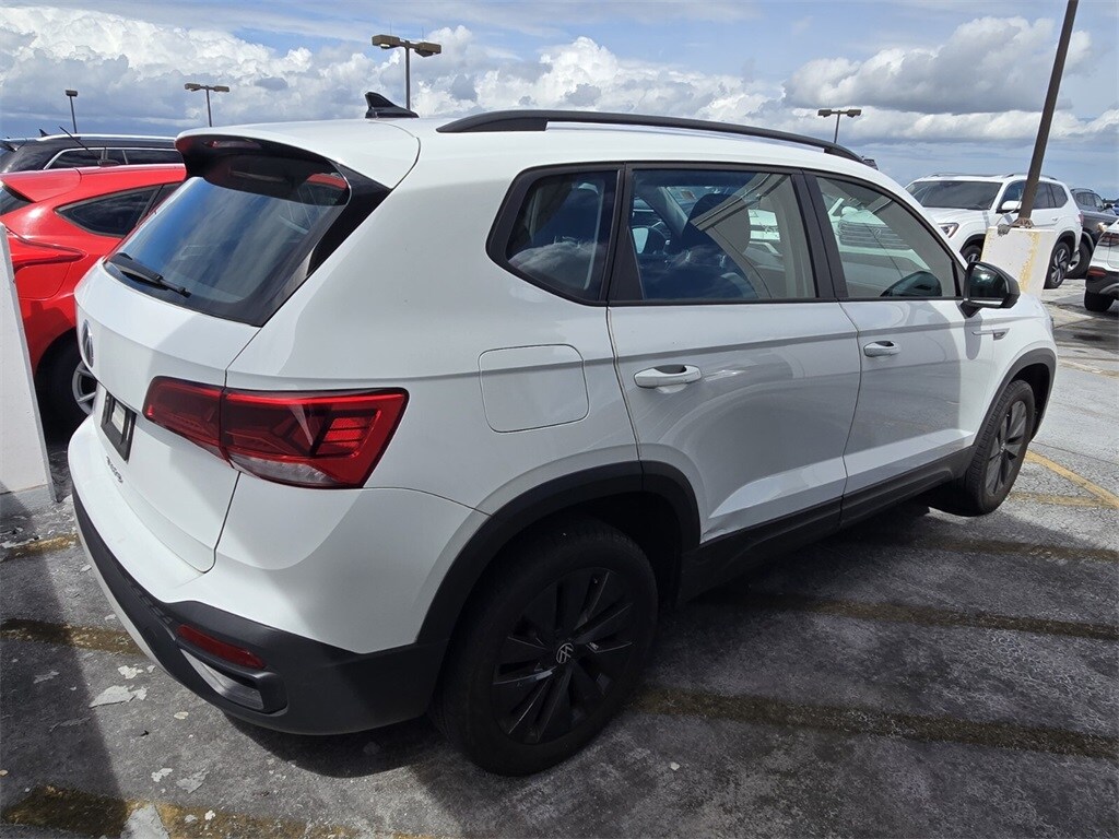 2022 Volkswagen Taos S photo 3