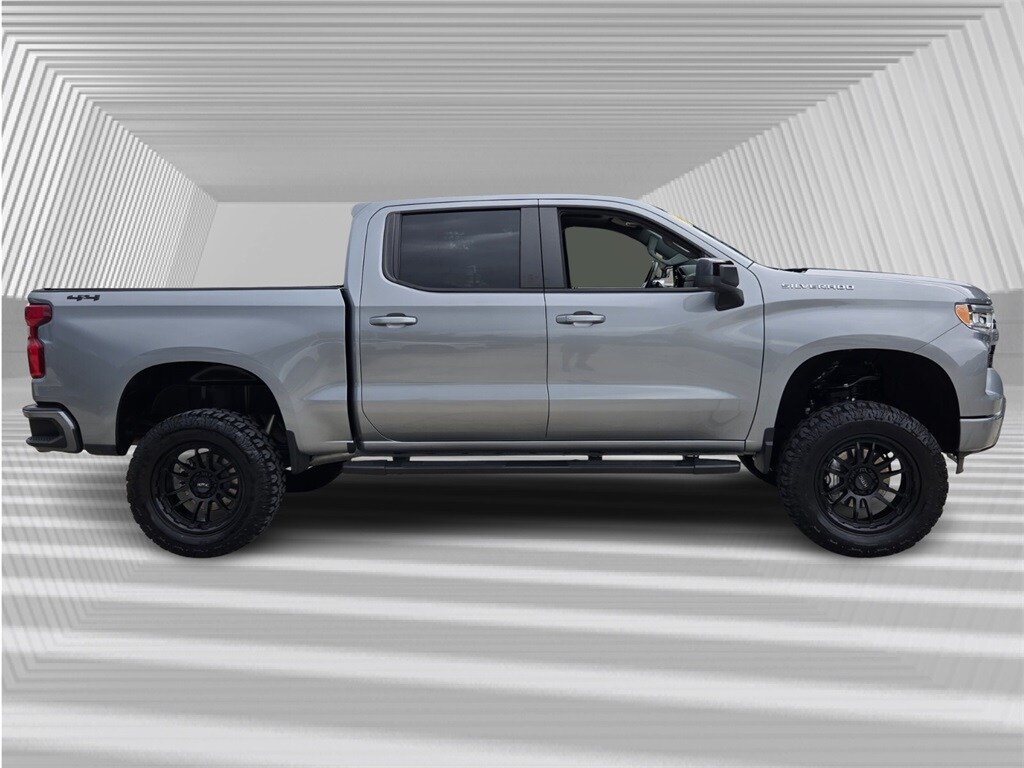 2024 Chevrolet Silverado 1500 RST photo 2