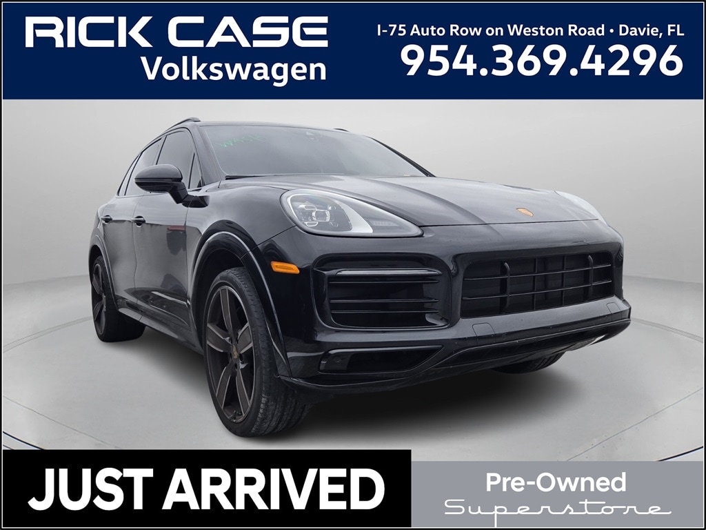 2022 Porsche Cayenne Platinum Edition's photo