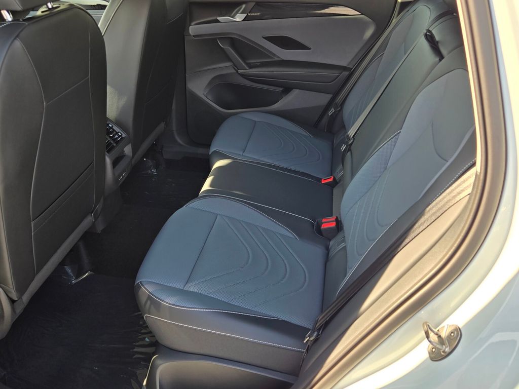 2026 Volkswagen Tiguan SE - Photo 8