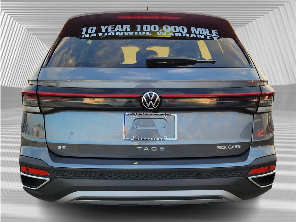 2025 Volkswagen Taos SE photo 4