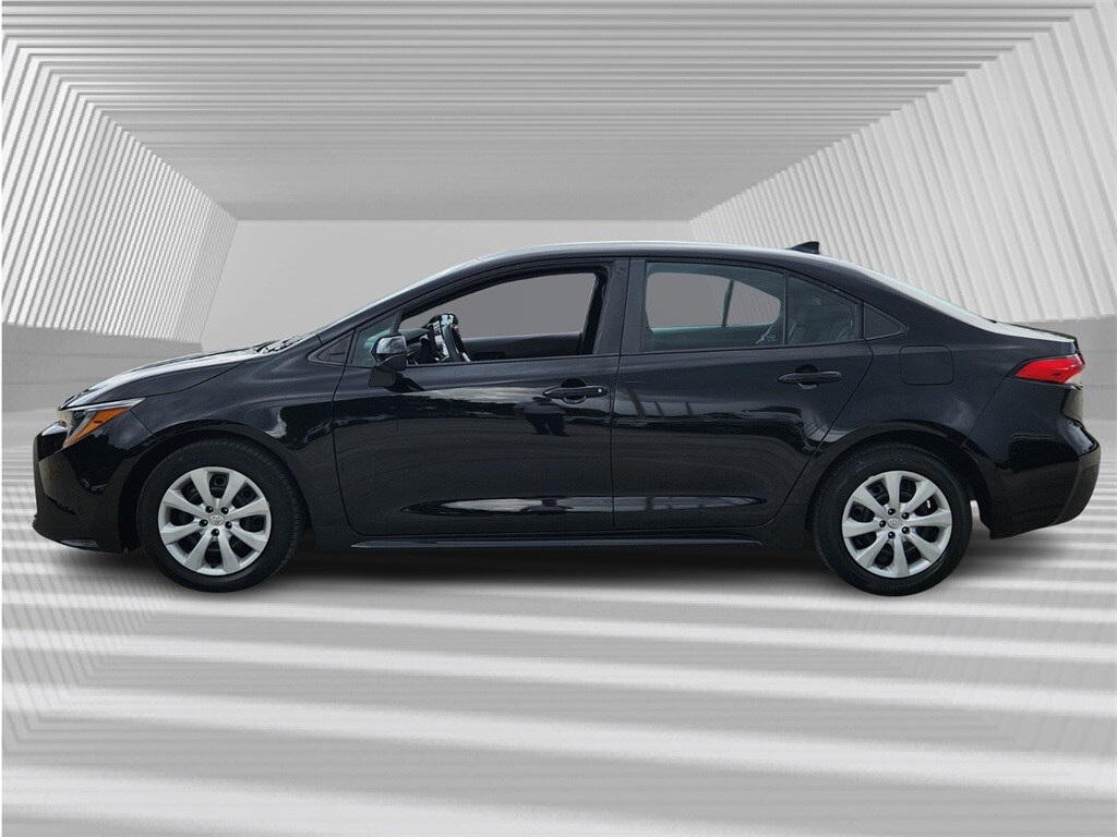 2023 Toyota Corolla LE photo 2