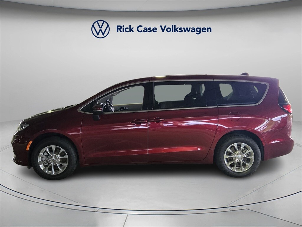 Used 2023 Chrysler Pacifica Touring L Van Passenger Van