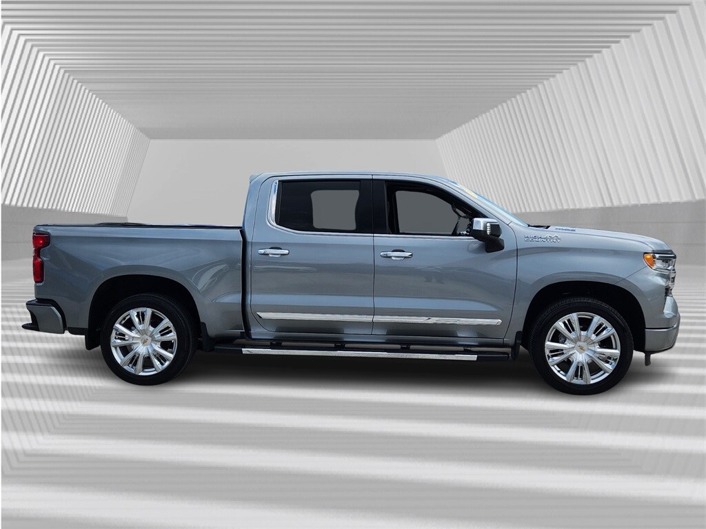 2024 Chevrolet Silverado 1500 High Country photo 2