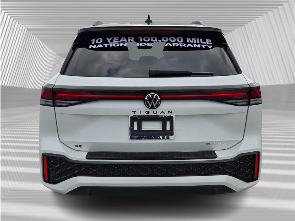 2026 Volkswagen Tiguan SE R-Line Black photo 3