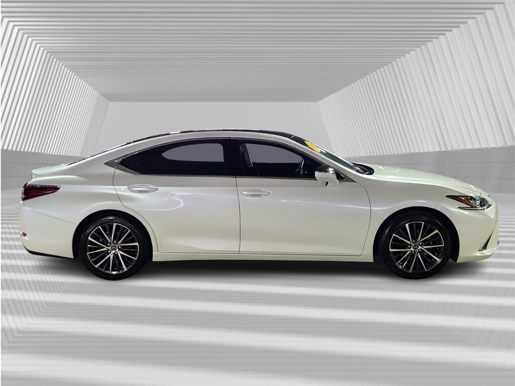 2022 Lexus ES 350 photo 2